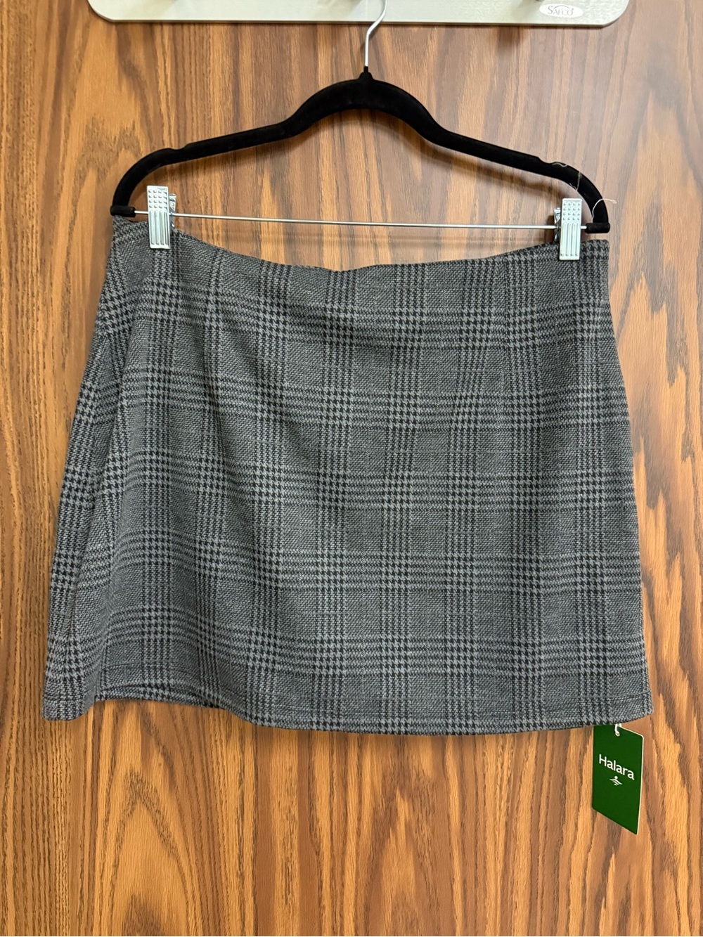 HALARA Black and Gray Glen Plaid Mini Skirt